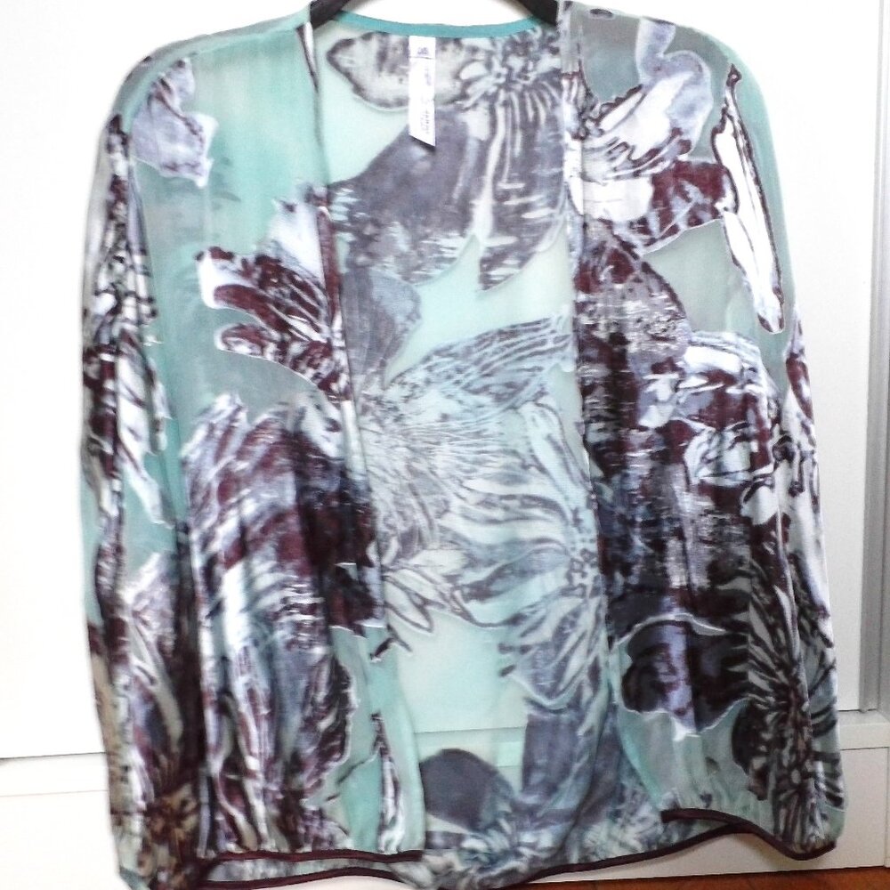 SHEER CAPE ONE SIZE FITS ALL